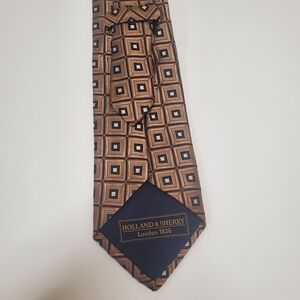 HOLLAND & SHERRY  MEN'S TIE ALL SILK  MADE IN USA geometric brown black 59"